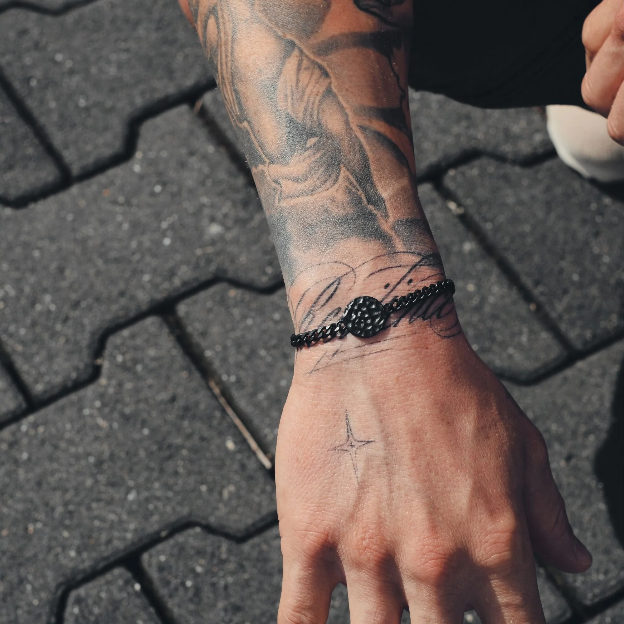 K12 - BLACK HAMMERED BRACELET - Image 3