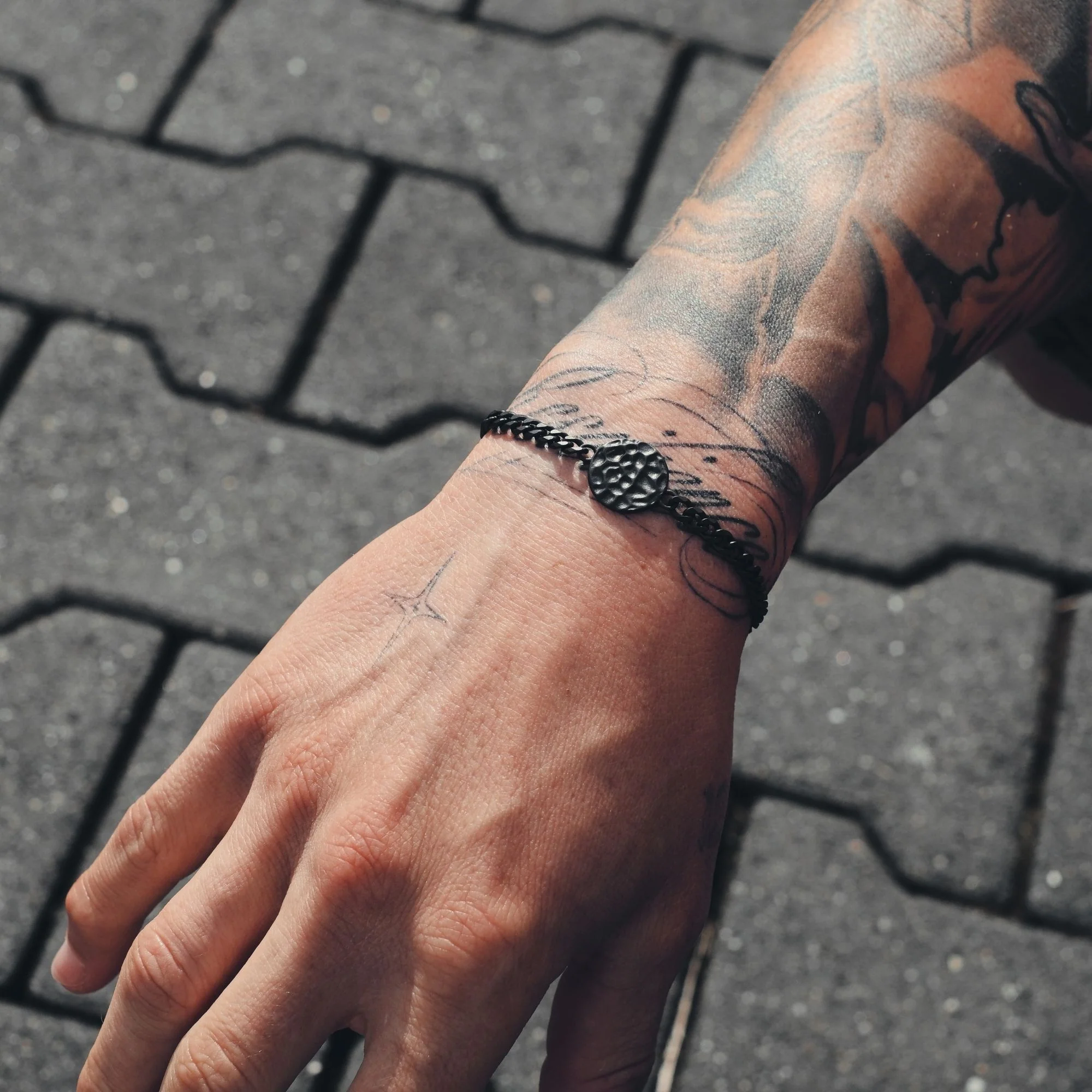 K12 - BLACK HAMMERED BRACELET - Image 4