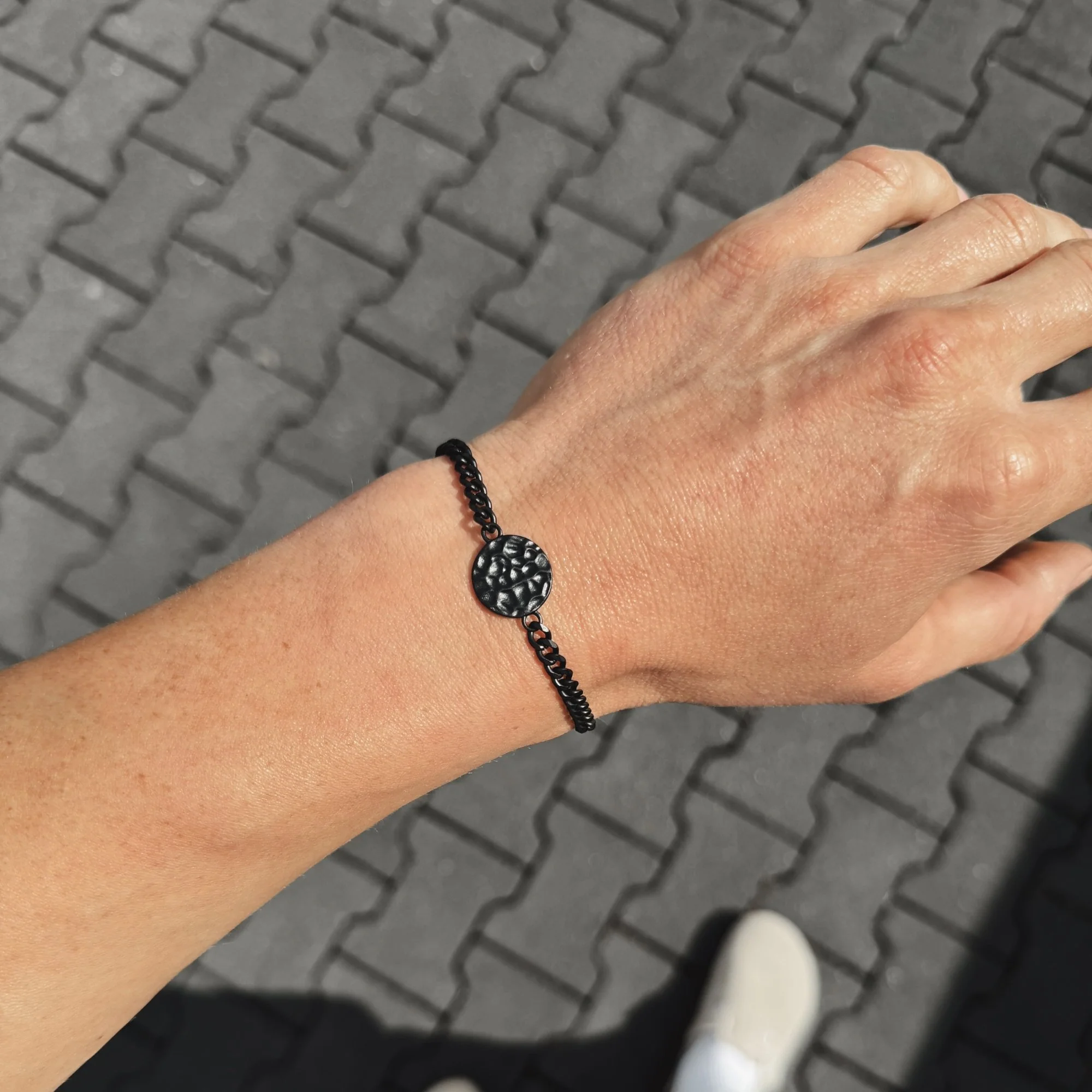 K12 - BLACK HAMMERED BRACELET - Image 8