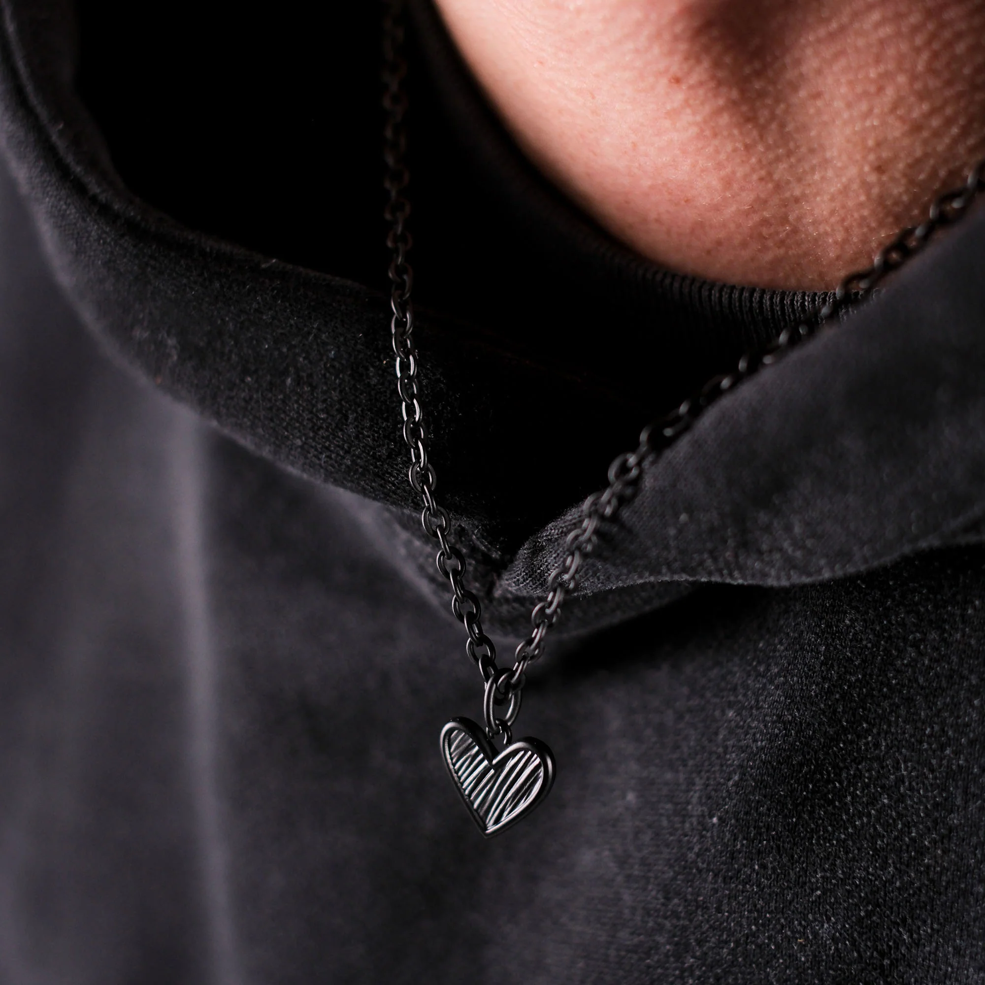 K12 - BLACK HEART - CHAIN - Image 4