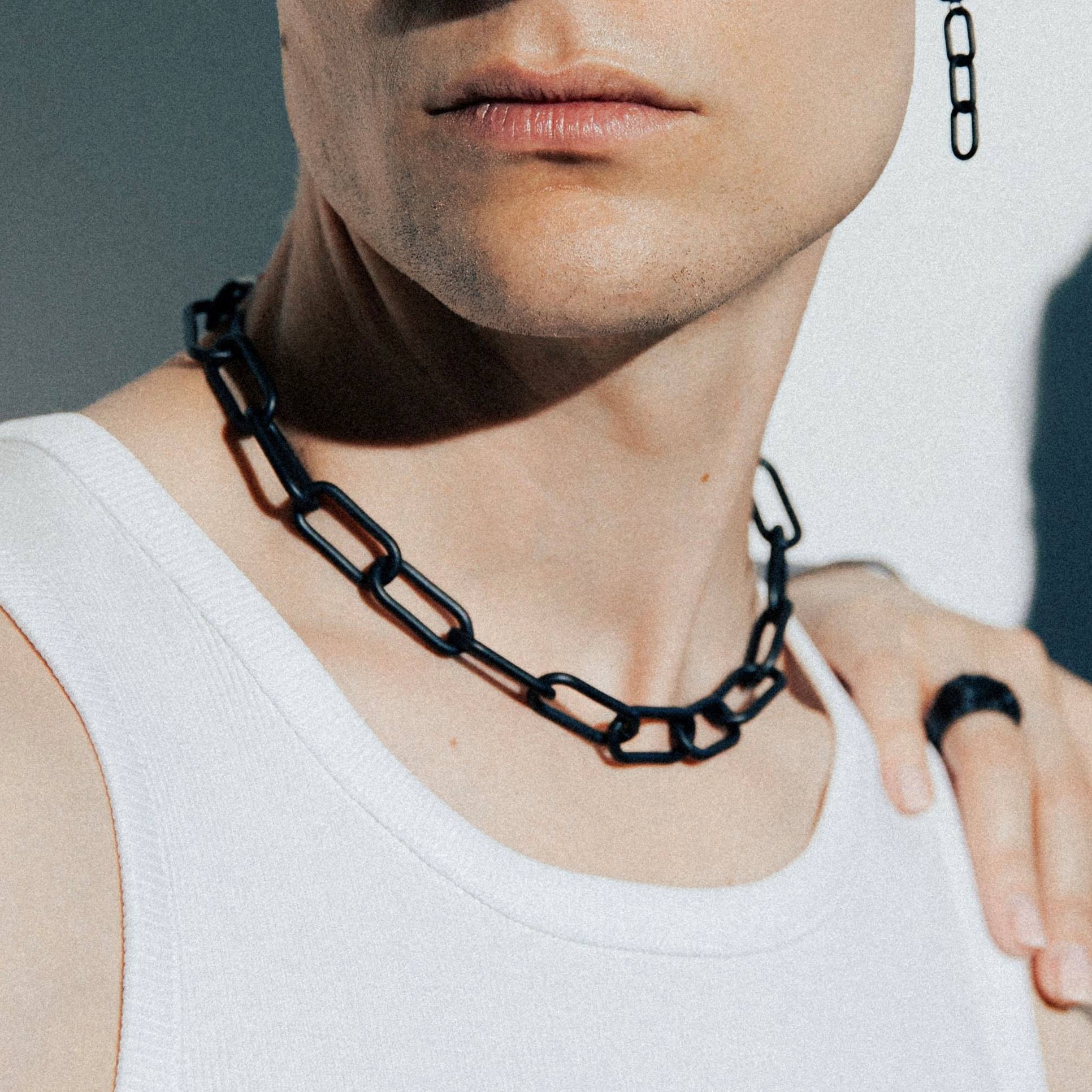 K12 - BLACK OVAL LINK CHAIN - 14MM - Image 3
