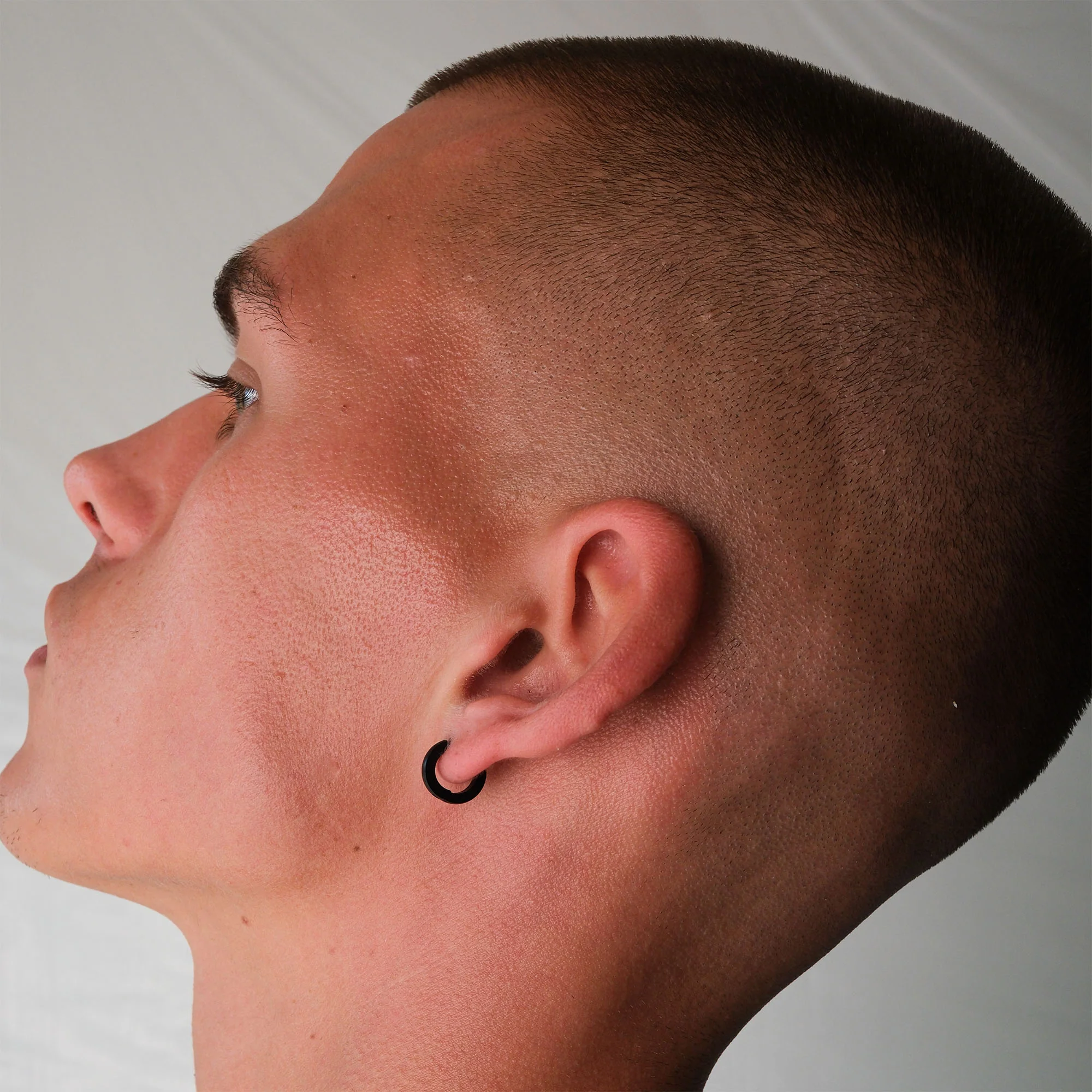 K12 - BLACK ROUND CREOLES - 2MM - Image 3