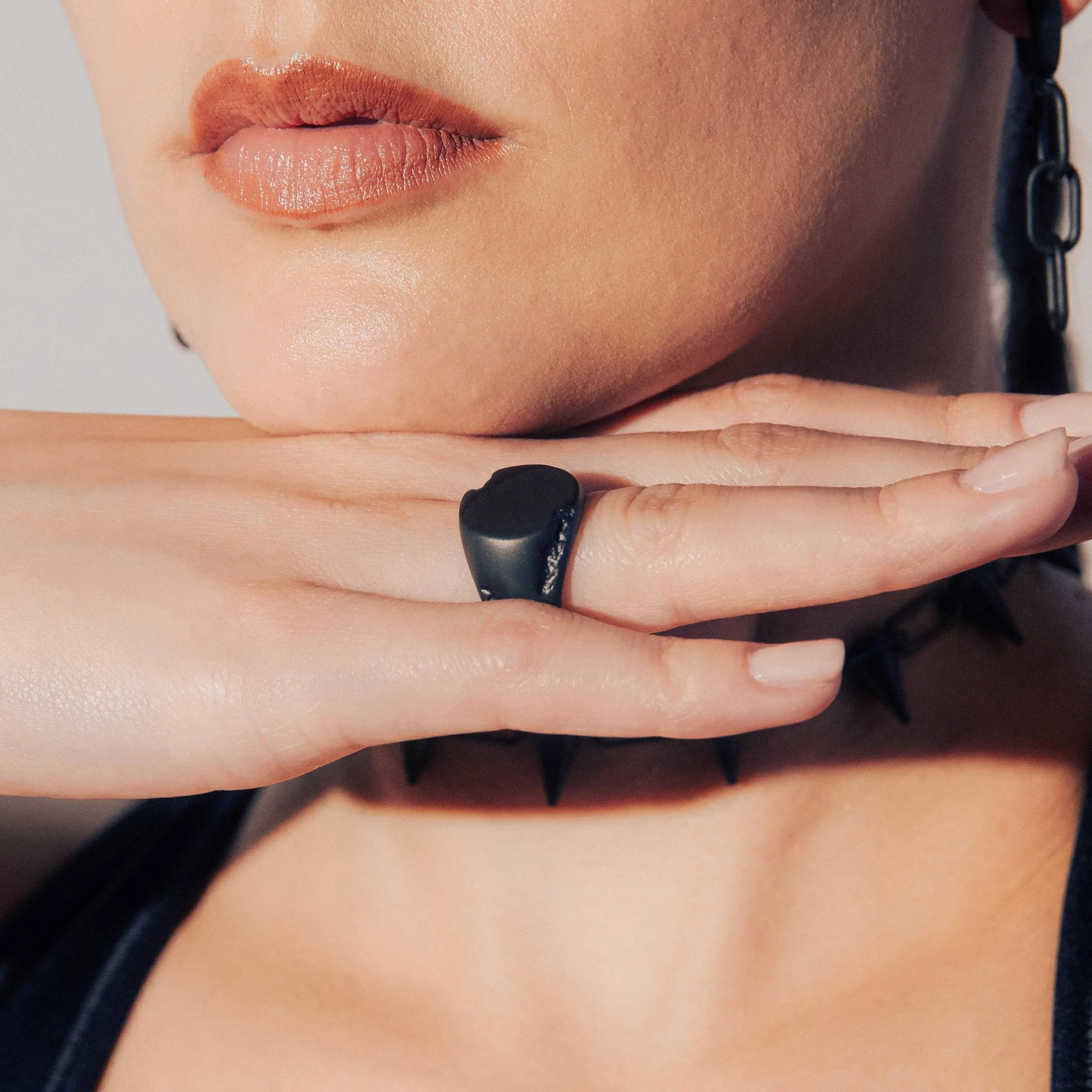 K12 - BLACK TEXTURED RING 93 - Image 3