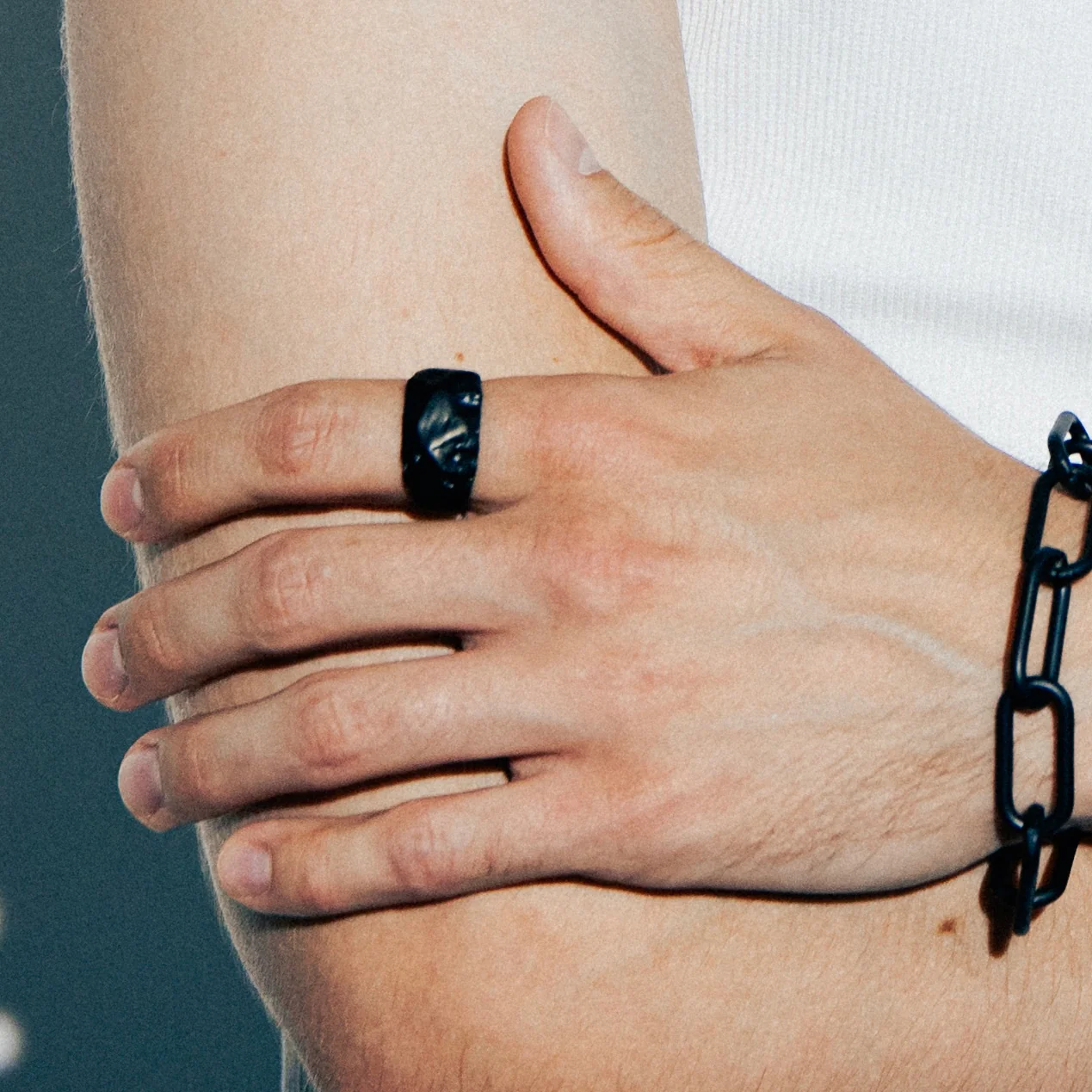K12 - BLACK TEXTURED RING 97 - Image 3