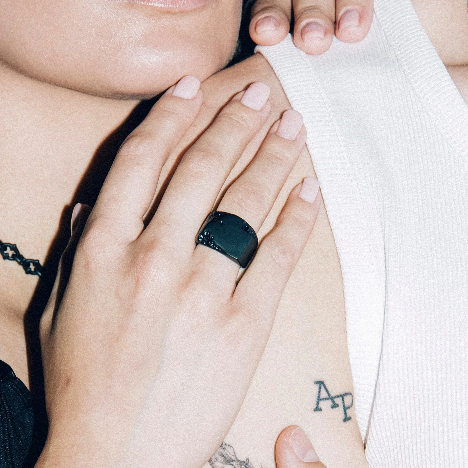 K12 - BLACK TEXTURED RING 99 - Image 3