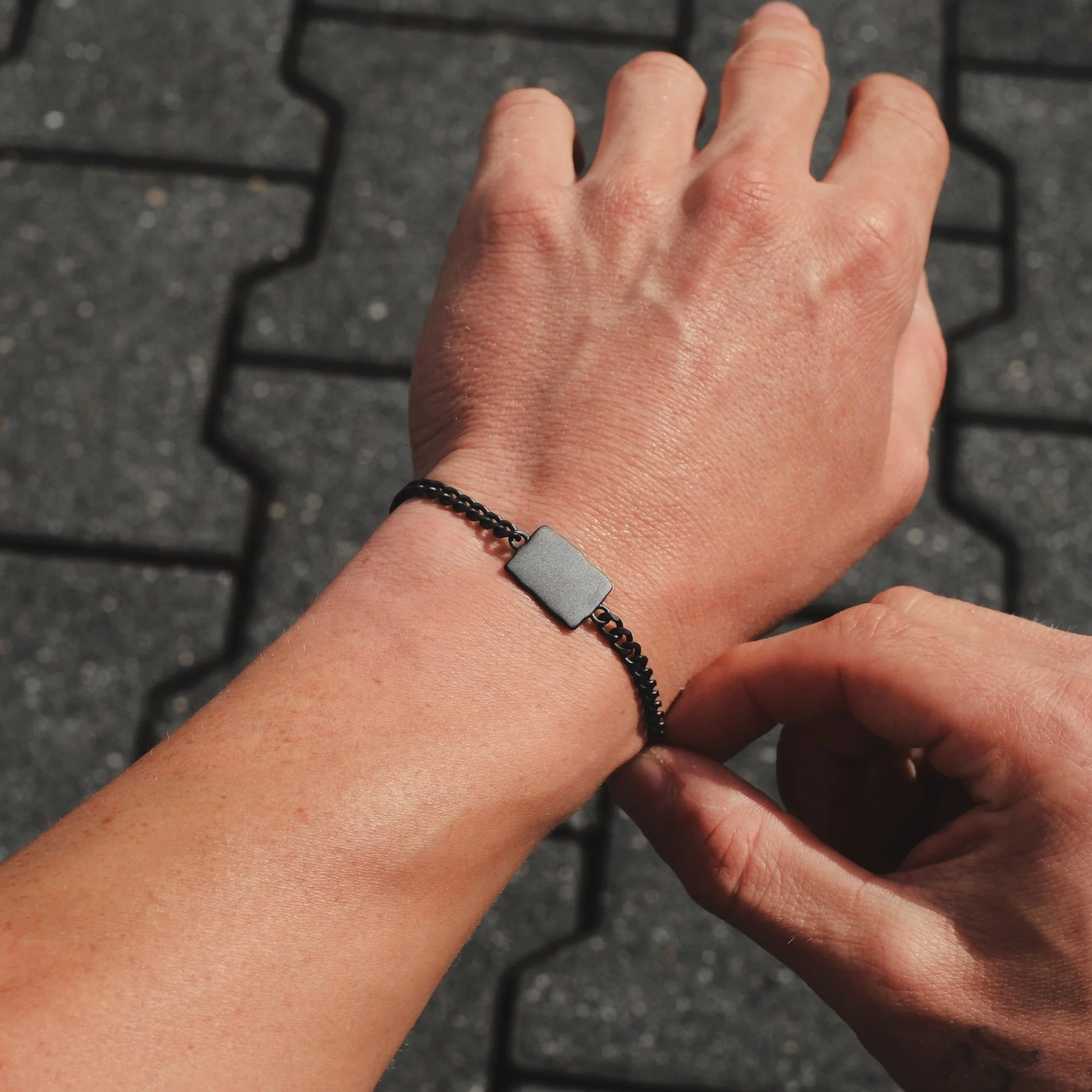 K12 - BLACK WAVY BRACELET - Image 4