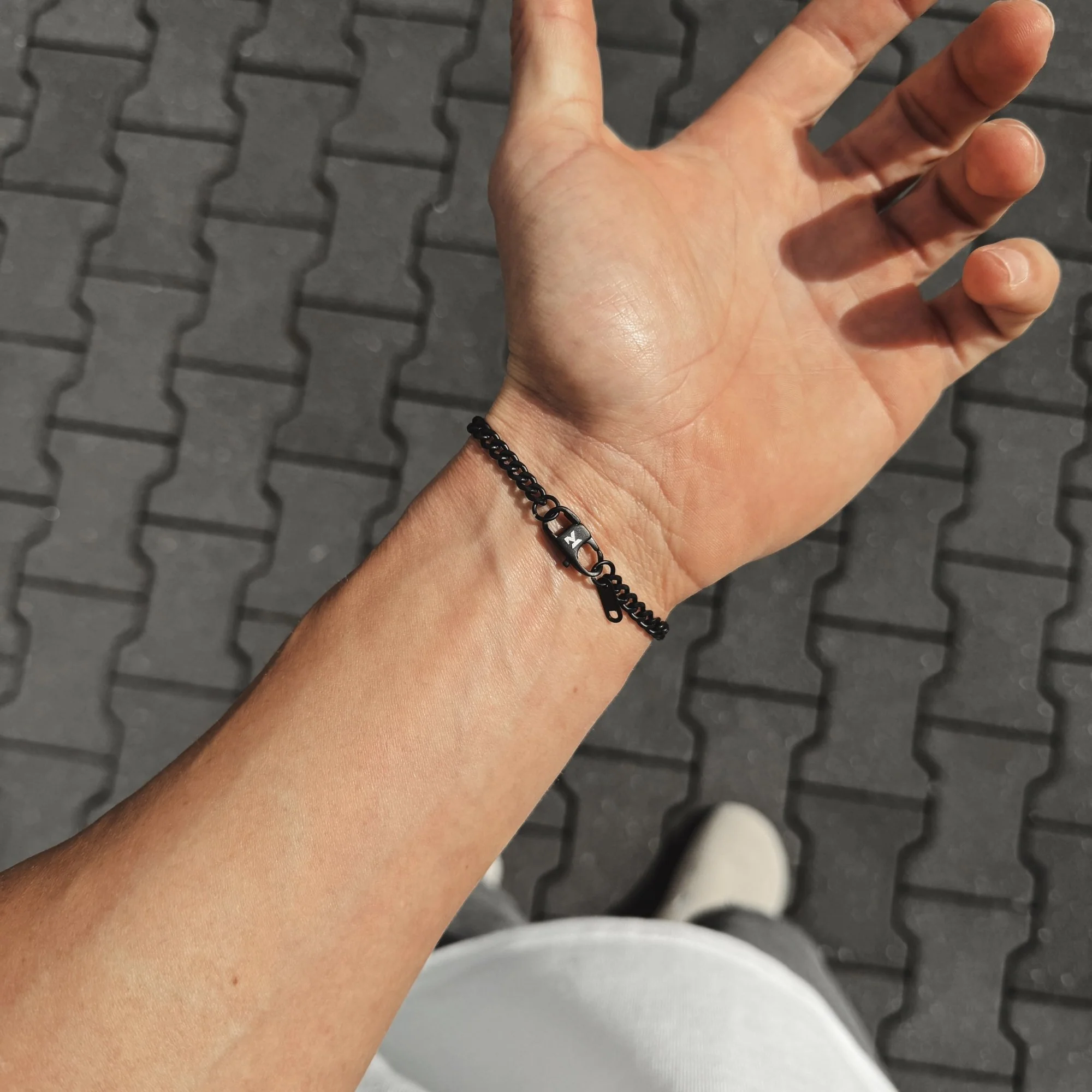 K12 - BLACK WAVY BRACELET - Image 5