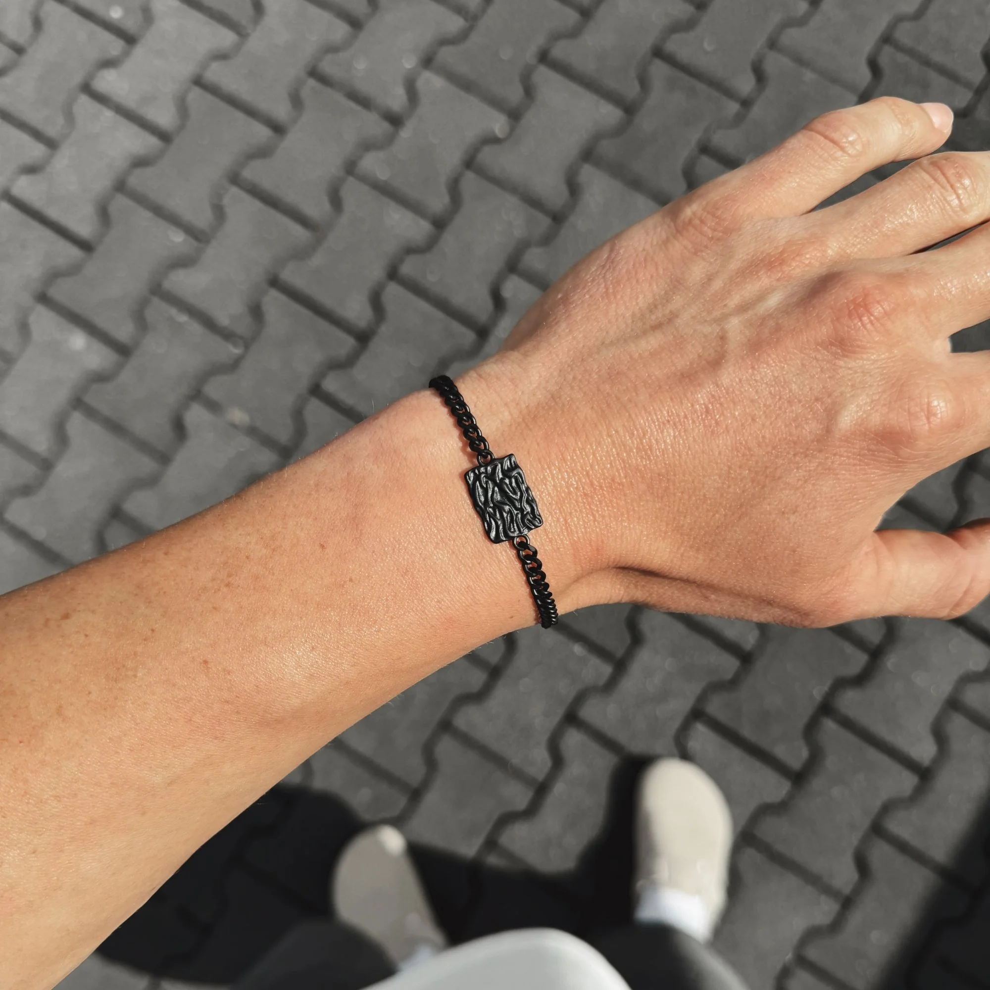 K12 - BLACK WAVY BRACELET - Image 7