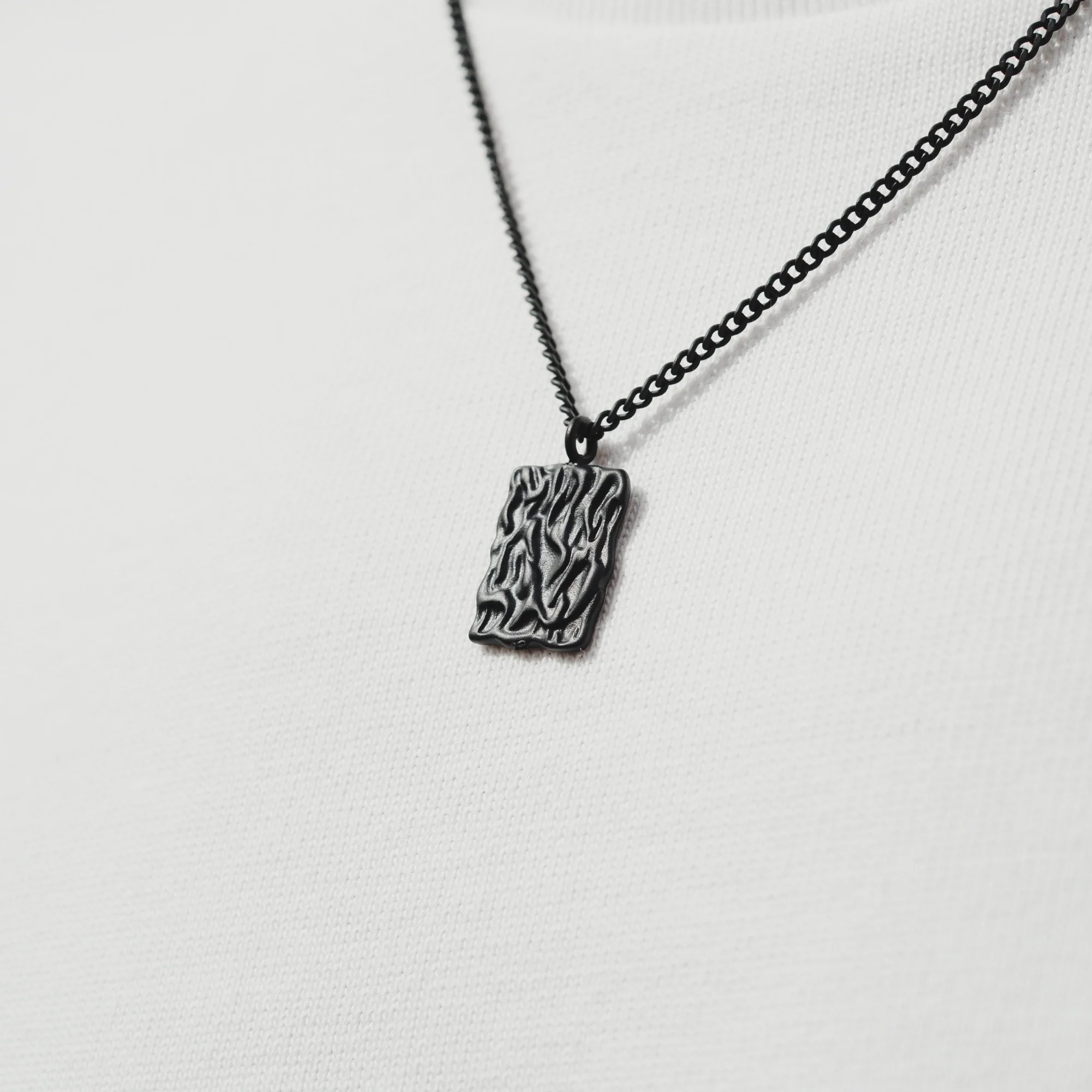K12 - BLACK WAVY CHAIN - Image 5