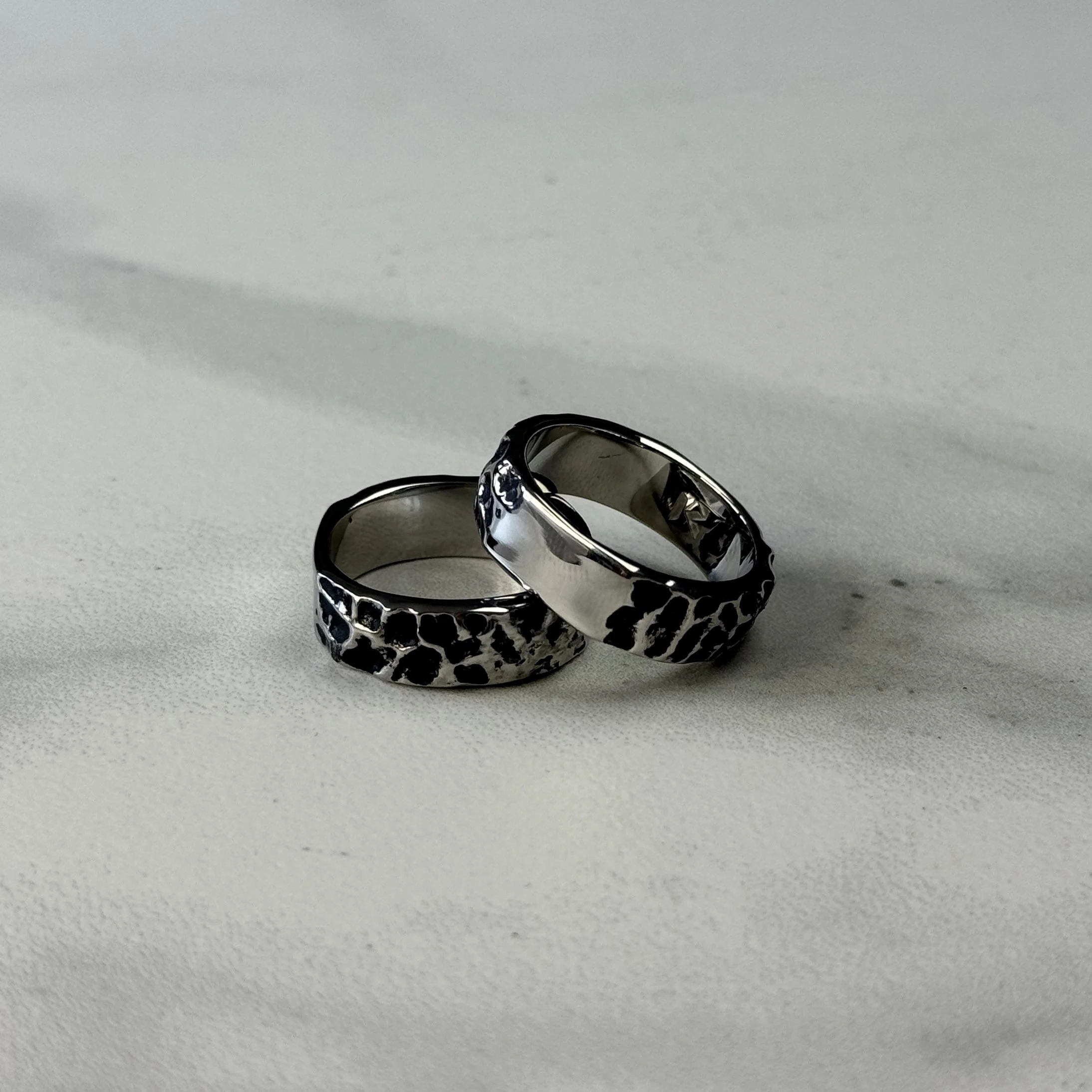K12 - SILVER TEXTURED RING 95 - Image 3