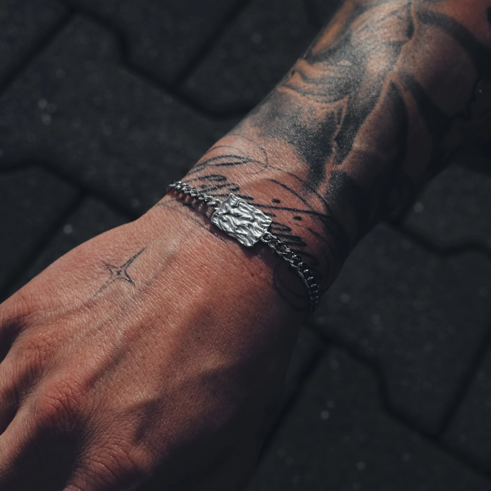 K12 - SILVER WAVY BRACELET - Image 3