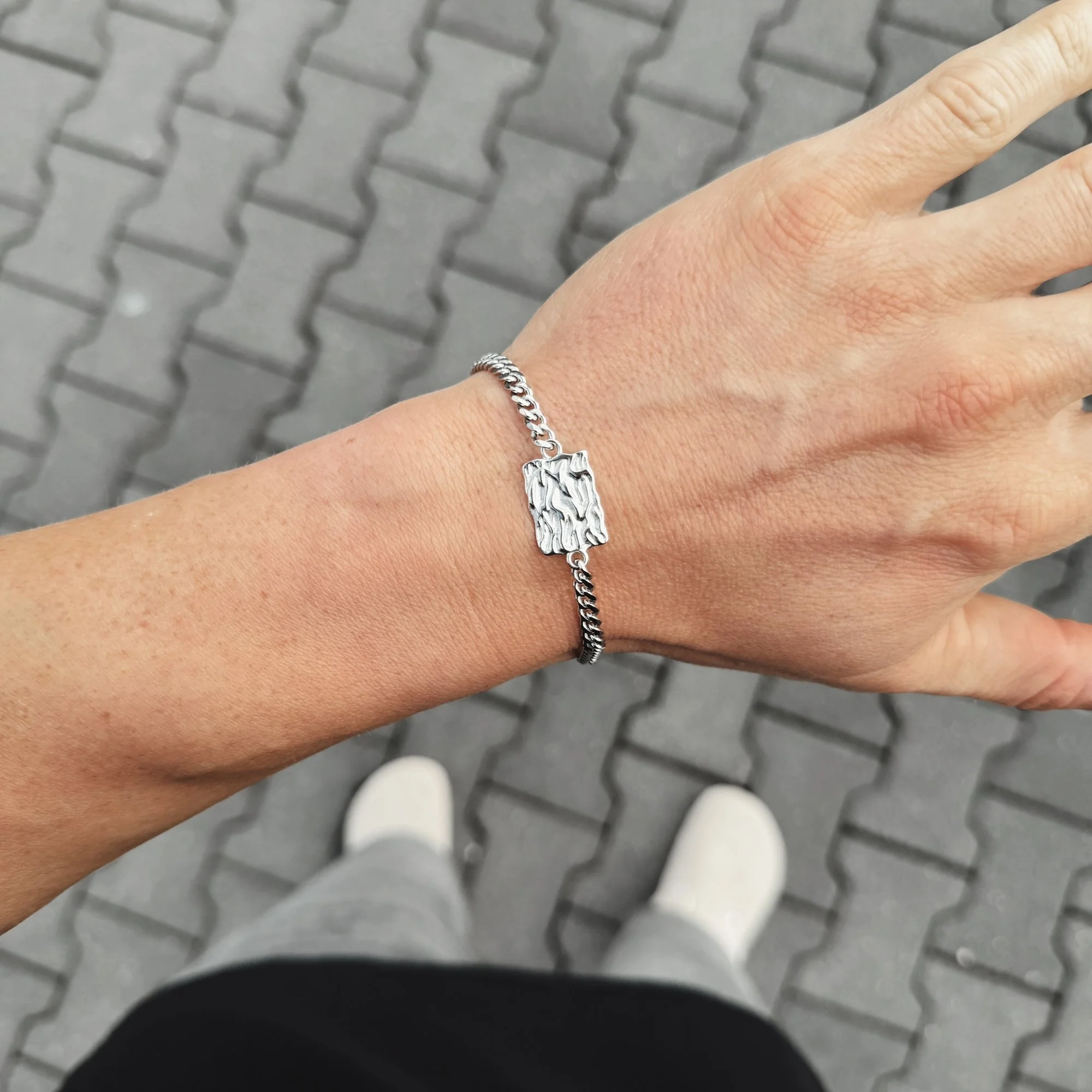 K12 - SILVER WAVY BRACELET - Image 7